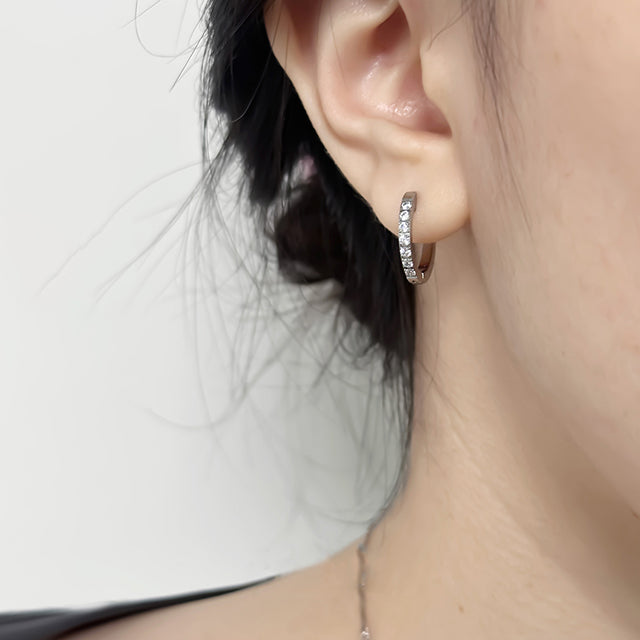 F136 Titanium D-Shaped CZ Hoop with Straight Bar–Ultra Sparkling Hypoallergenic Cartilage Ring