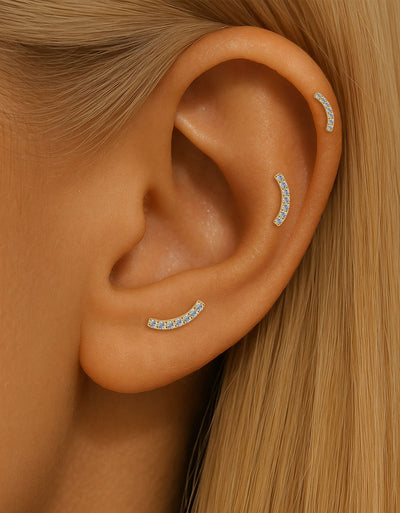 Gold Curved Bar Labret – Ear & Lip Piercing with Lab-Grown Diamonds