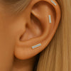 Gold Vertical Bar Labret – Ear & Lip Piercing with Lab-Grown Diamonds